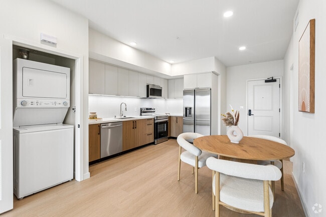 Penthouse I 2BR, 2BA - 893SF - Kitchen/Dining Room