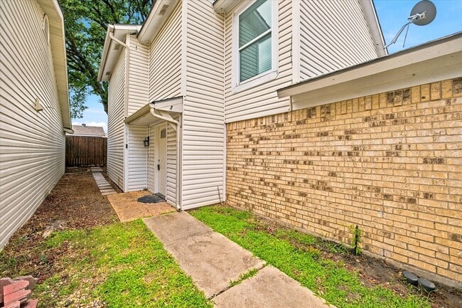 Photo - 4913 Burlingame Dr