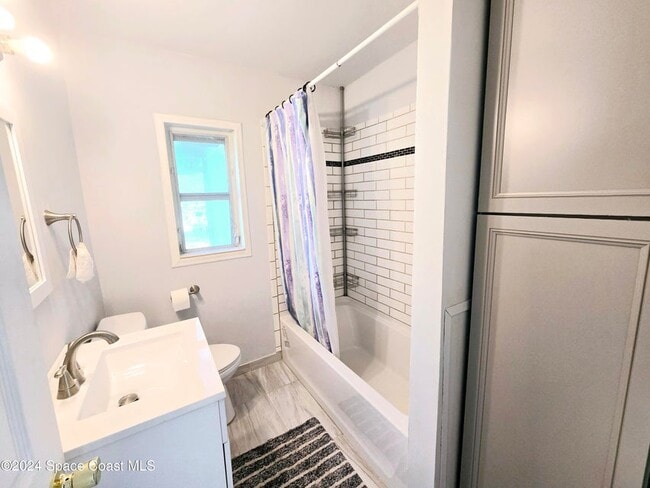 Photo - 484 Poinciana Dr