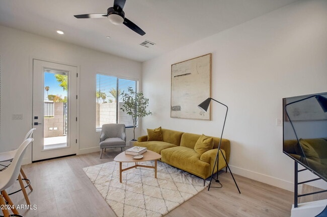 Photo - 777 W Coolidge St