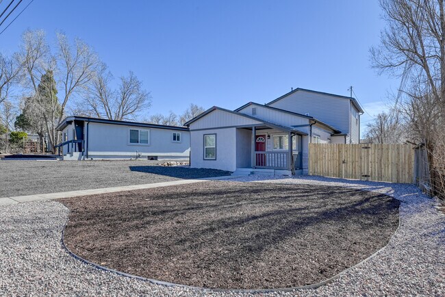 Photo - 815 E Hills Rd