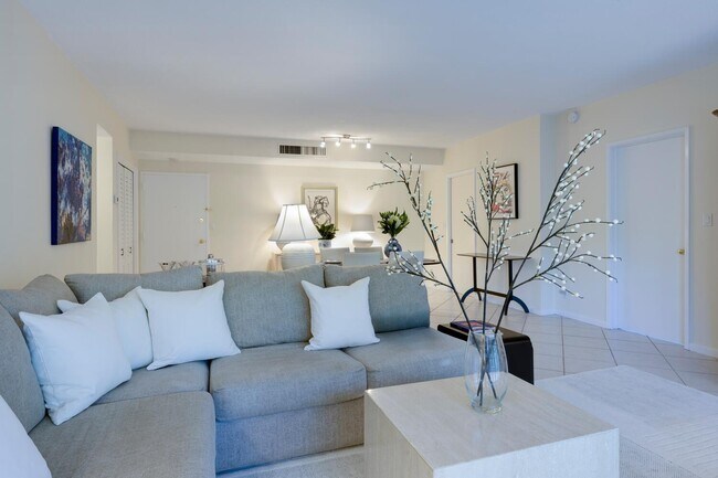 Photo - 250 Bradley Pl Unit 306