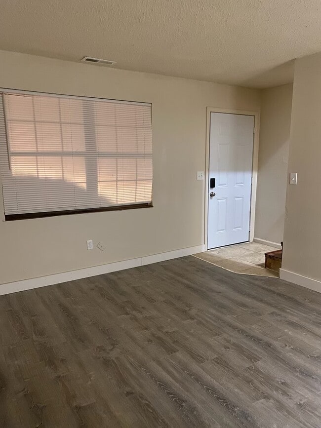 Building Photo - 1008 Jane Dr Unit 1008 - 02