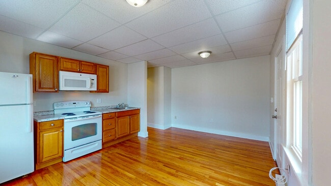 Photo - 242 N Main St