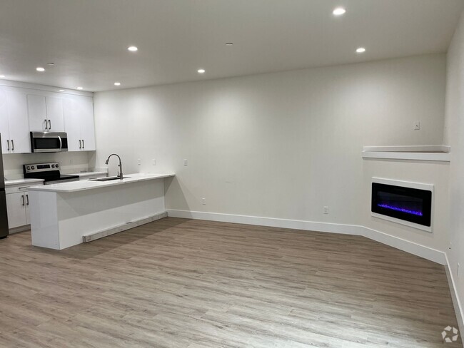 Building Photo - Brand New Ferndale Townhome - 3 bedroom, 2...