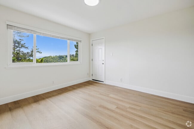 2BR, 2BA - 905SF - Primary Bedroom