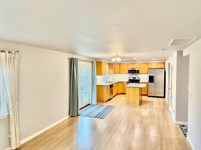 Building Photo - 5514 NE 3rd Ln