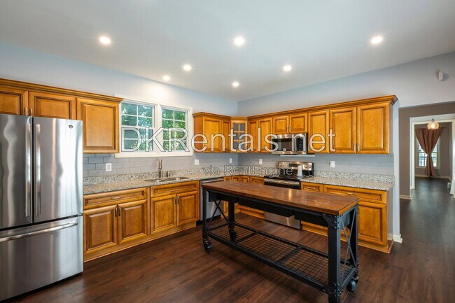 Photo - 829 Welch St SW