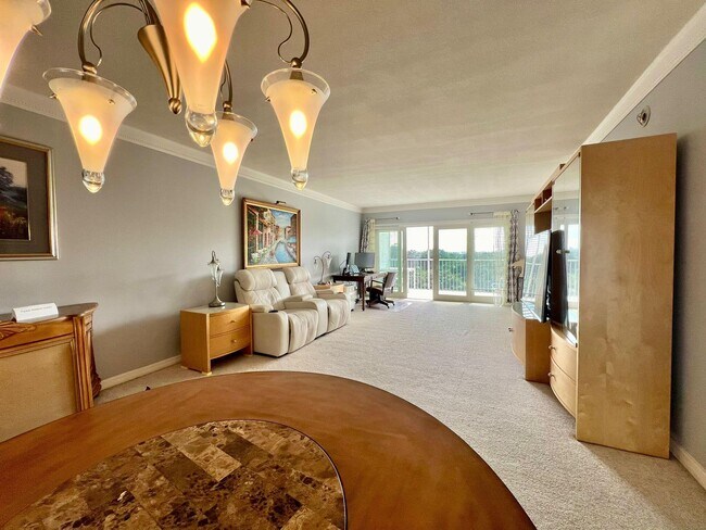 Building Photo - 3150 N Palm Aire Dr Unit 709 Rental