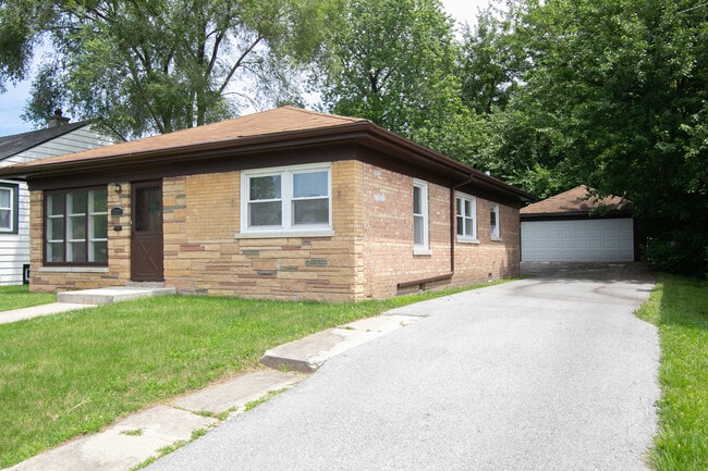 Photo - 8837 S Talman Ave
