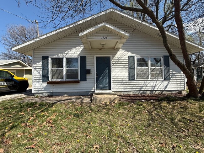 Photo - Large Open Floor Plan. 2 Bedroom and 1 Bathroom