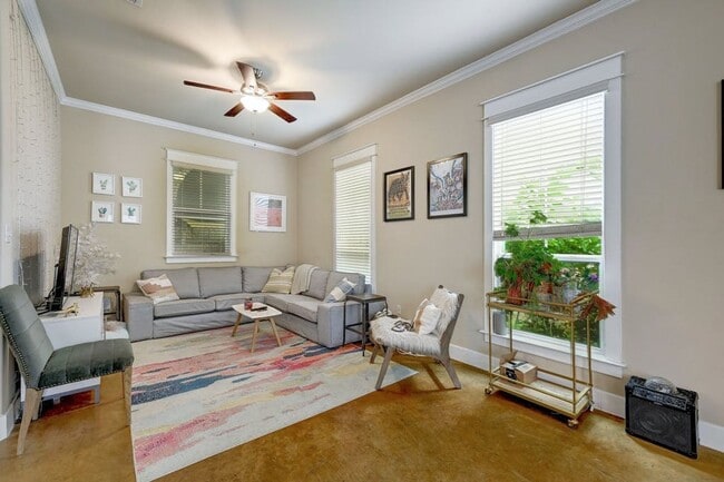 Photo - 507 W N Loop Blvd Unidad 32-B