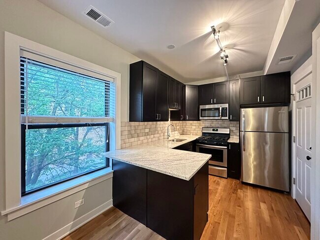 Photo - 2211 W Eastwood Ave Unit 2X