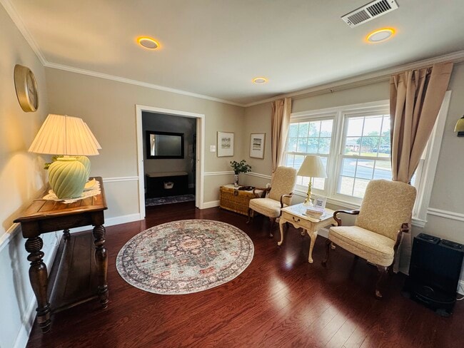 Photo - 1105 E Holly Ave