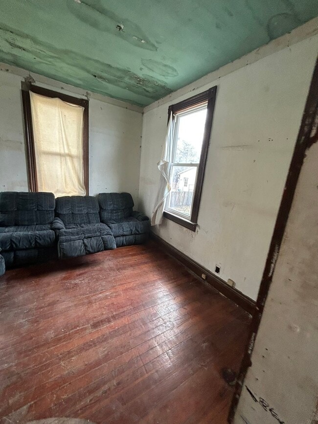 Photo - 106 S Benton St