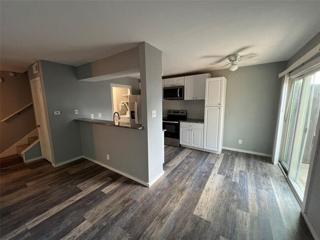 Building Photo - 5808 Wellington Dr