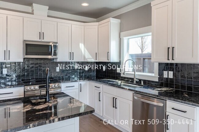 Photo - 1213 Rd F .2 NE