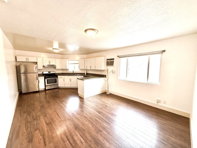 Living area - 2821 1/2 S. Sycamore Ave. Apartment Unit 2821 S. Sycamore Ave