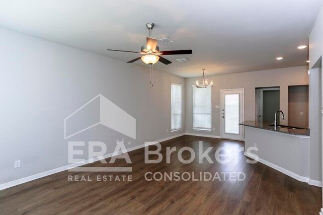 Photo - 2072 Dade Loop