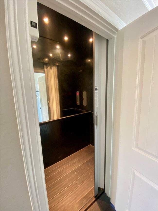 Photo - 12279 Oxford Cres Cir