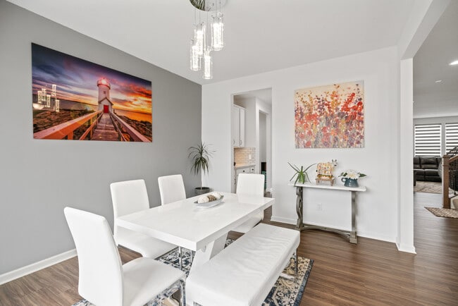 Photo - 657 Aster Rd