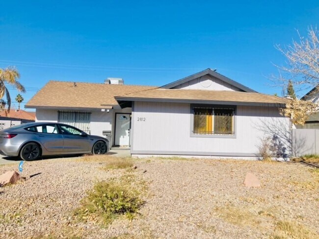 Building Photo - Fully Furnish beautiful home