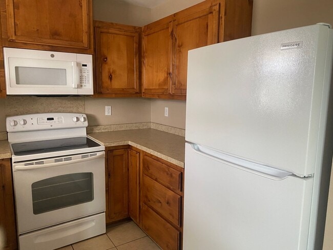 Photo - 3 Bedroom 2 Bath Duplex Unit 103 E Angus