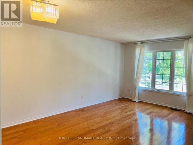 Photo - 309 Bantry Ave
