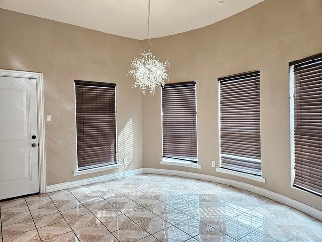 Photo - 5027 Creekmont Dr