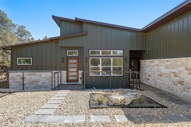 Photo - 3013 Clark Ave