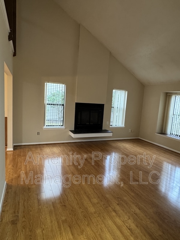 Photo - 704 Ninebark Ct