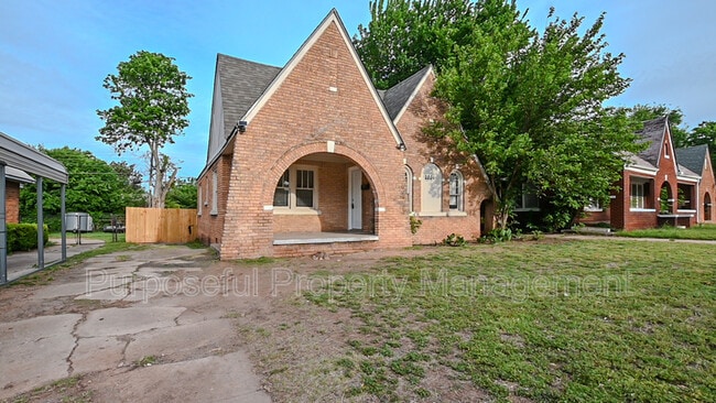 Building Photo - 2201 Glen Ellyn St