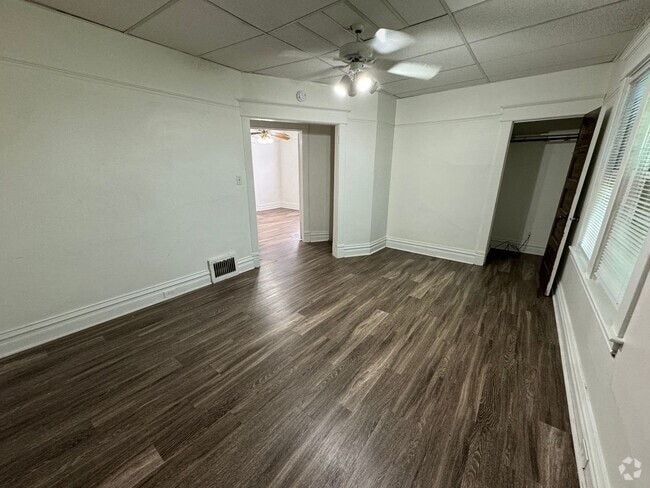 Building Photo - 3017 Restormel St Unit Apt 2