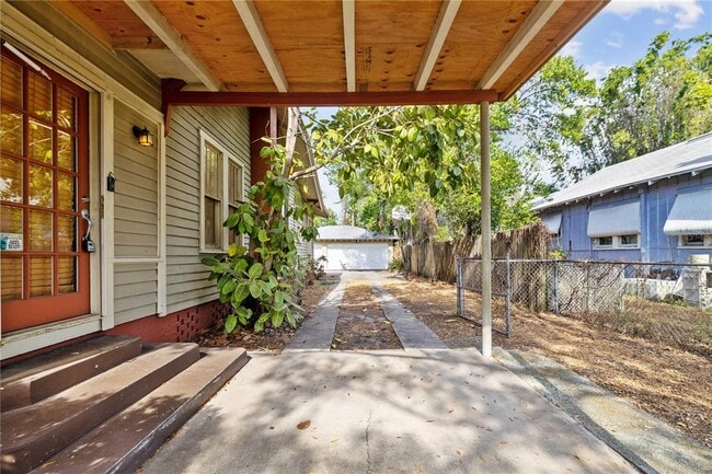 Photo - 113 W Powhatan Ave