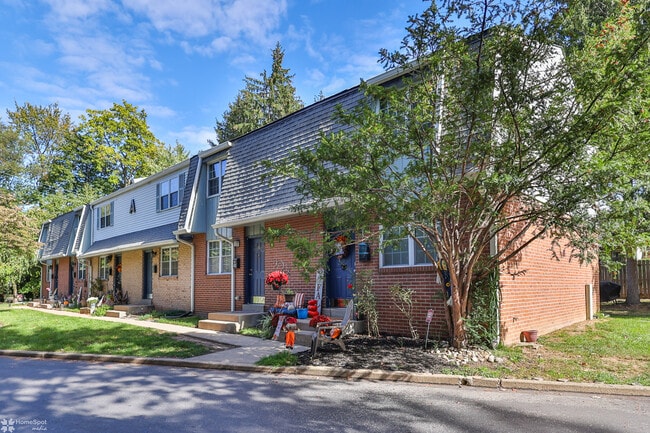 Building Photo - Pine Grove Townhomes