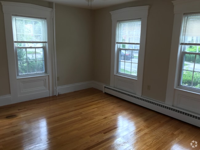 Building Photo - 173 Main St Rental