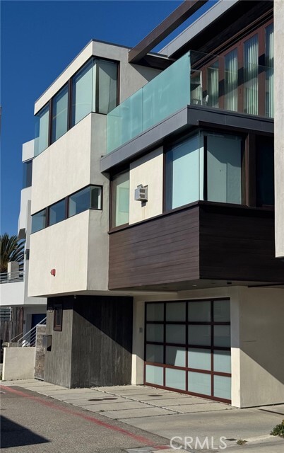 Building Photo - 1120 Palm Dr