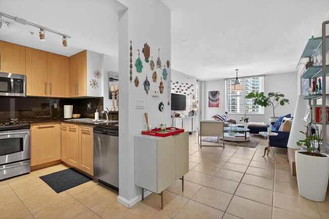 Photo - 511 SE 5 Ave Unidad 1102