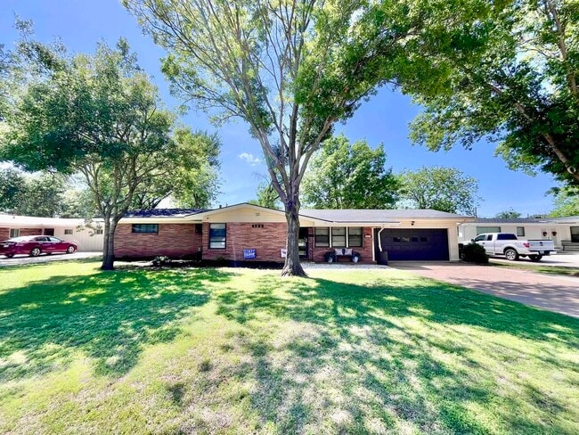 Building Photo - 4722 Florist St