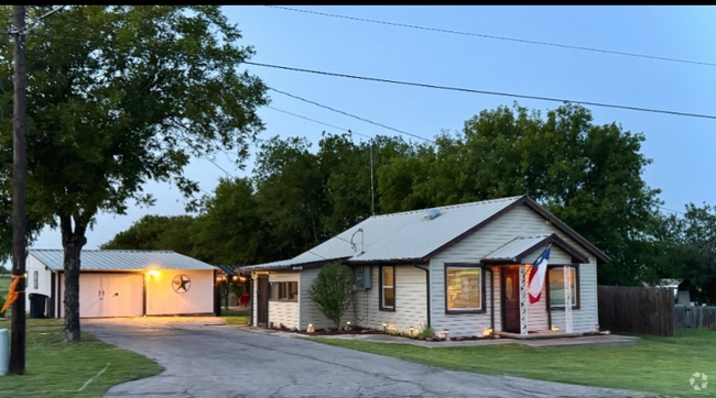 Building Photo - 1224 Lipan Hwy Rental