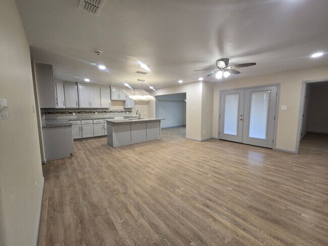 Photo - Spacious 3/2/2 Home with Modern Finishes a...