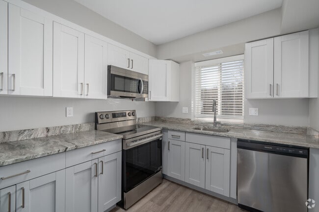 1BR, 1BA - 910SF - Kitchen