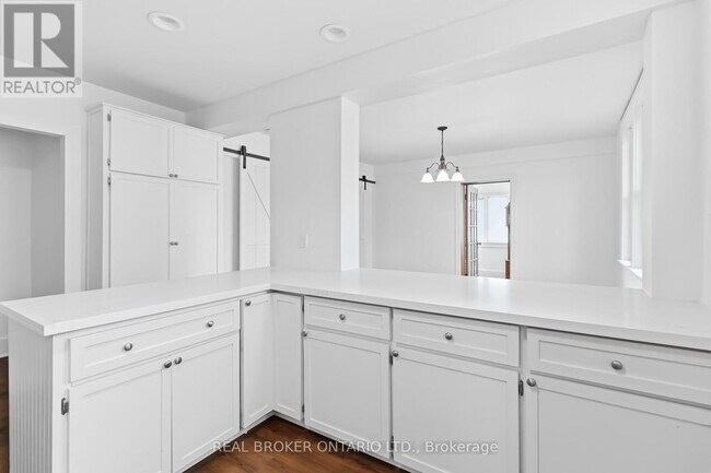 Photo - 295 Plains Rd W