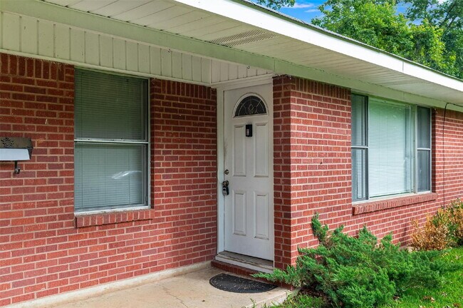 Photo - "Charming 3-Bedroom Bossier City Home with Gleaming Hardwood Floors!"