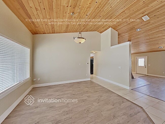 Photo - 10613 Lakeshore Dr