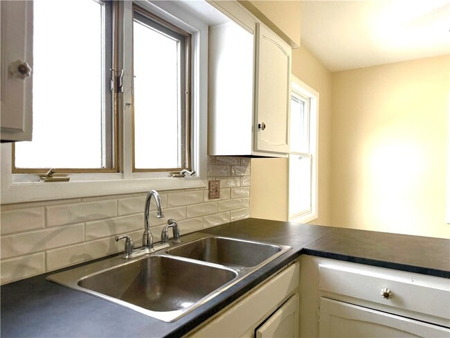 Photo - 127 W Main St