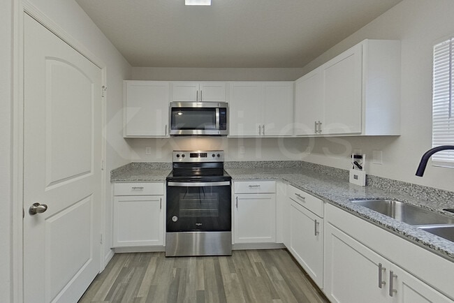 Photo - 20 Reindeer Ln