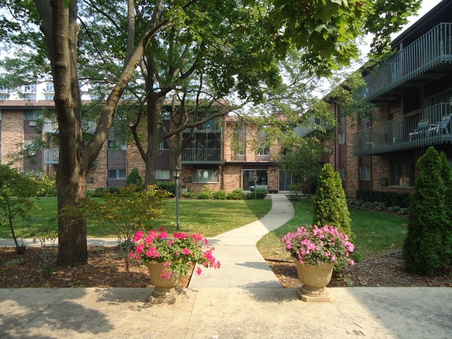 Juneau Village Garden Apartments - Juneau Village Garden Apartments