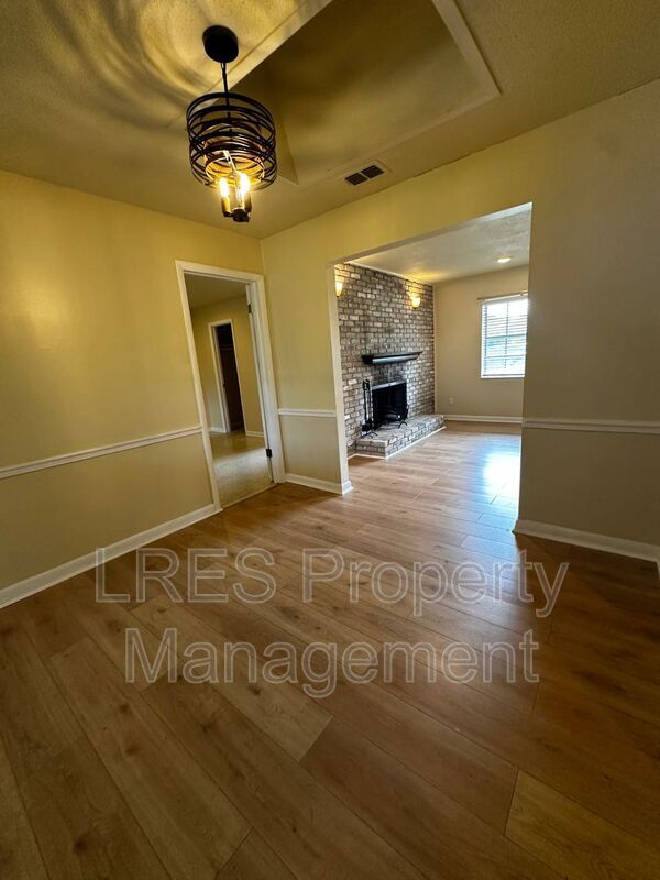 Photo - 2719 Merrie Oaks Rd