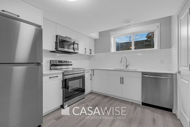 Photo - 11927-11125 125 St NW